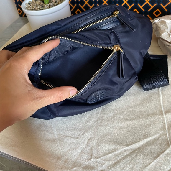 New✨ authentic tory burch nylon belt bag (navy) - Picture 9 of 13